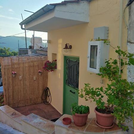 Ilianas Place Ágios Matthaíos Exterior foto