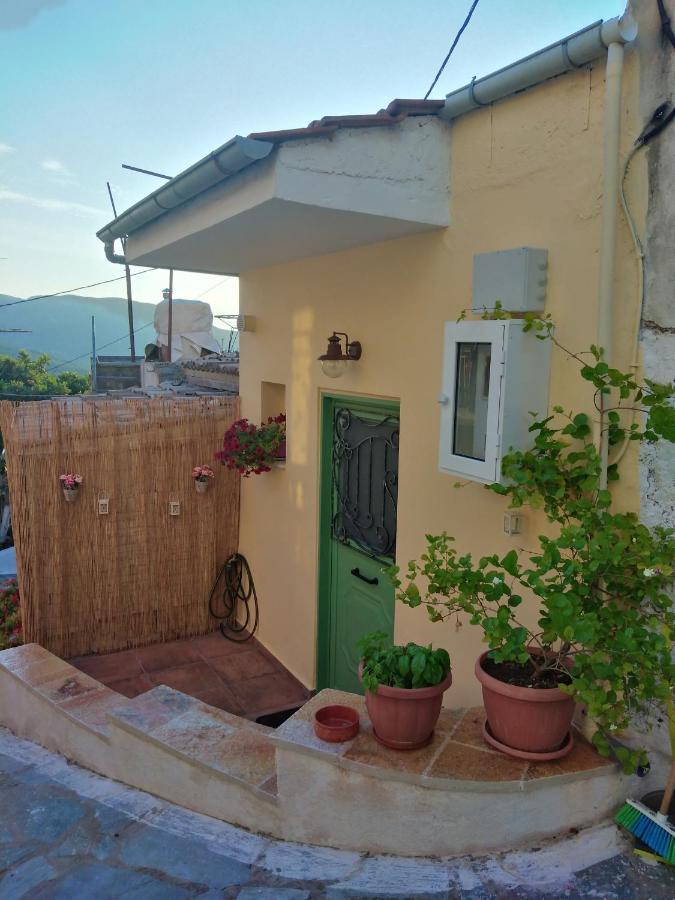 Ilianas Place Ágios Matthaíos Exterior foto
